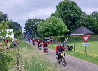 5 De tourtocht gaat van start.jpg